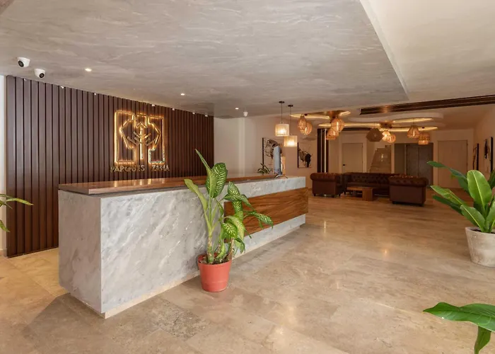 2Bd With Rooftop Pool Near Beach